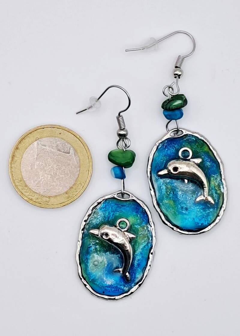 Dolphin Drop Earrings  ocean-inspired blue and green resin in 6 cm hypoallergenic silver-tone bezels with gemstone chip accents 15€