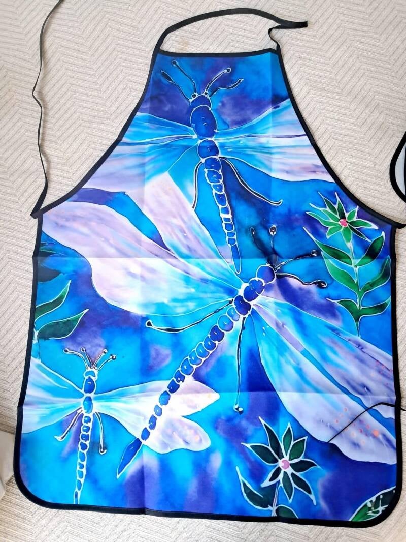 Printed apron featuring my original dragonfly artwork! Perfect for Cooking &amp; Crafting.  Size: 60cm x 80cm Price: 20€