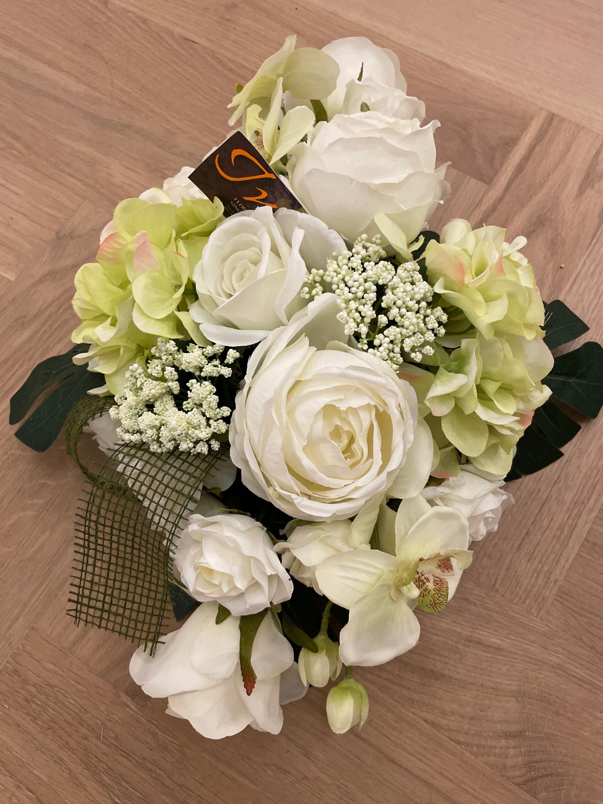 Bloemstuk met jute lint