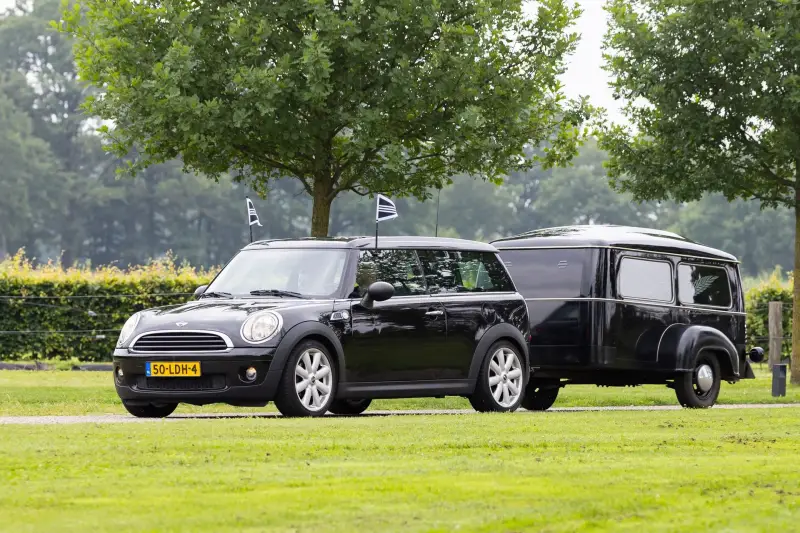 Rouwmini zwart met aanhanger