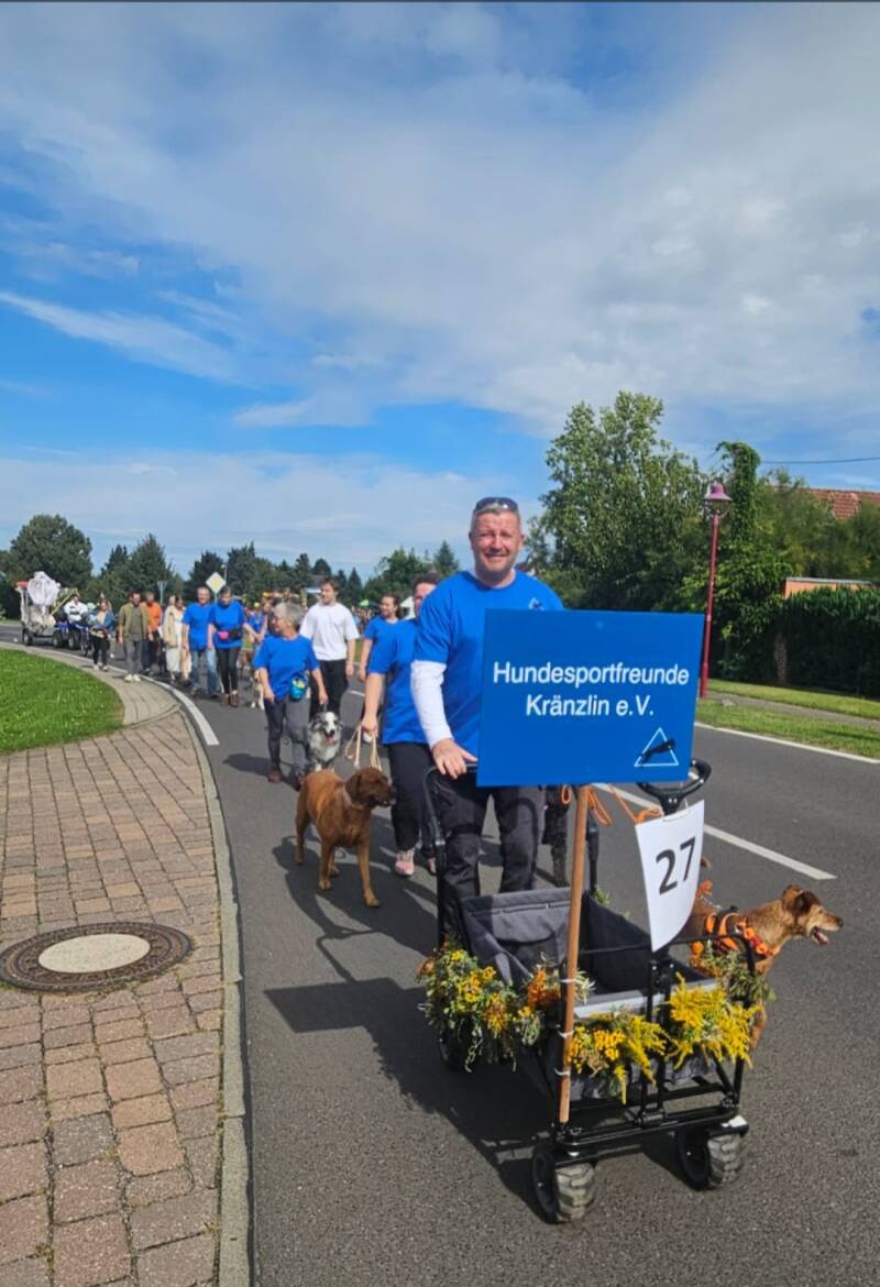 mit Begeisterung beim Dorffest