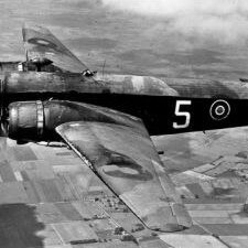 Vickers_Wellington_MkIA_N2887_of_the_CGS_Central_Gunnery_School_RAF_Photo.jpg