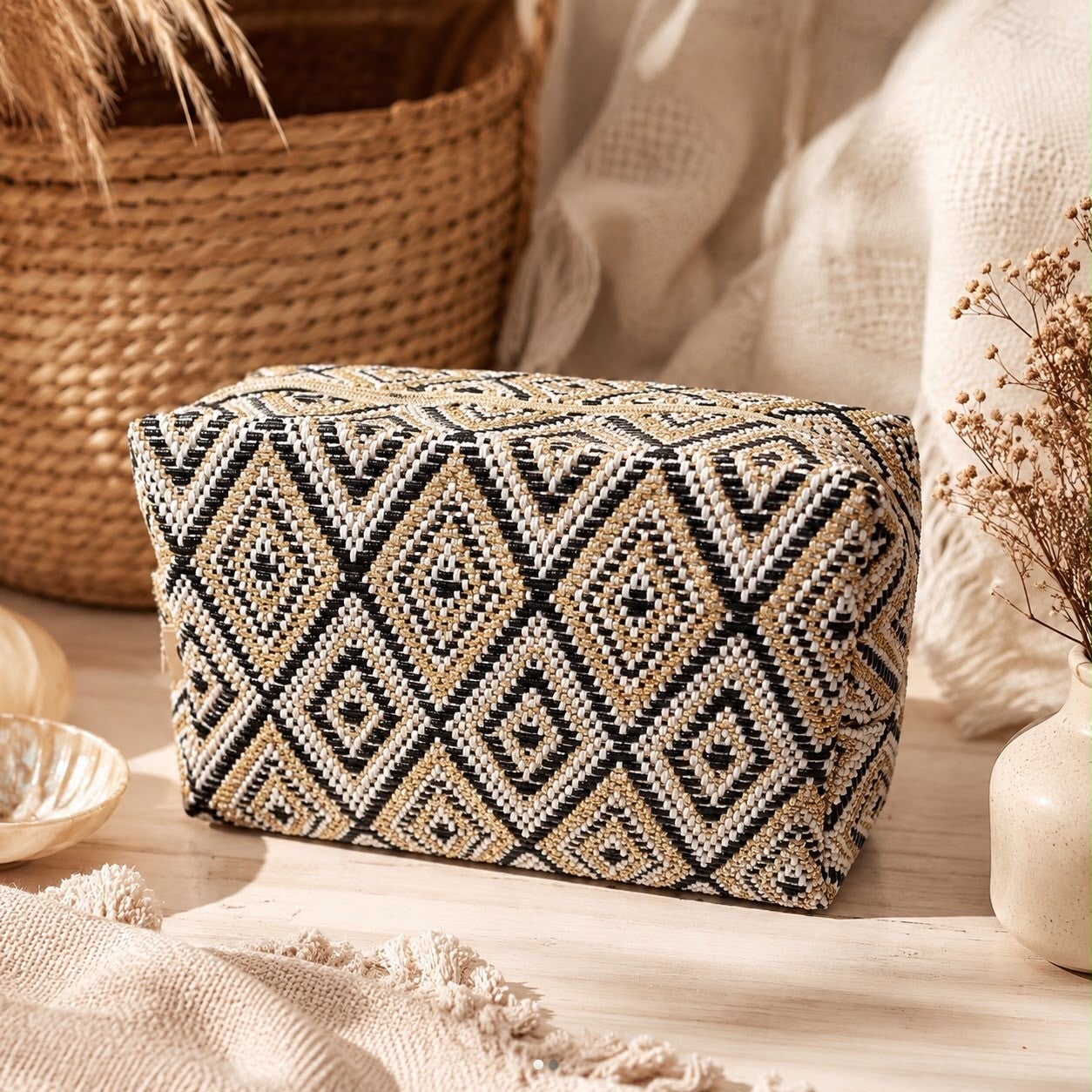 Boho Noir Toilettas