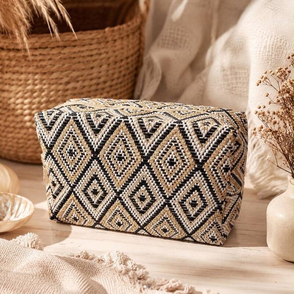 Boho Noir Toilettas