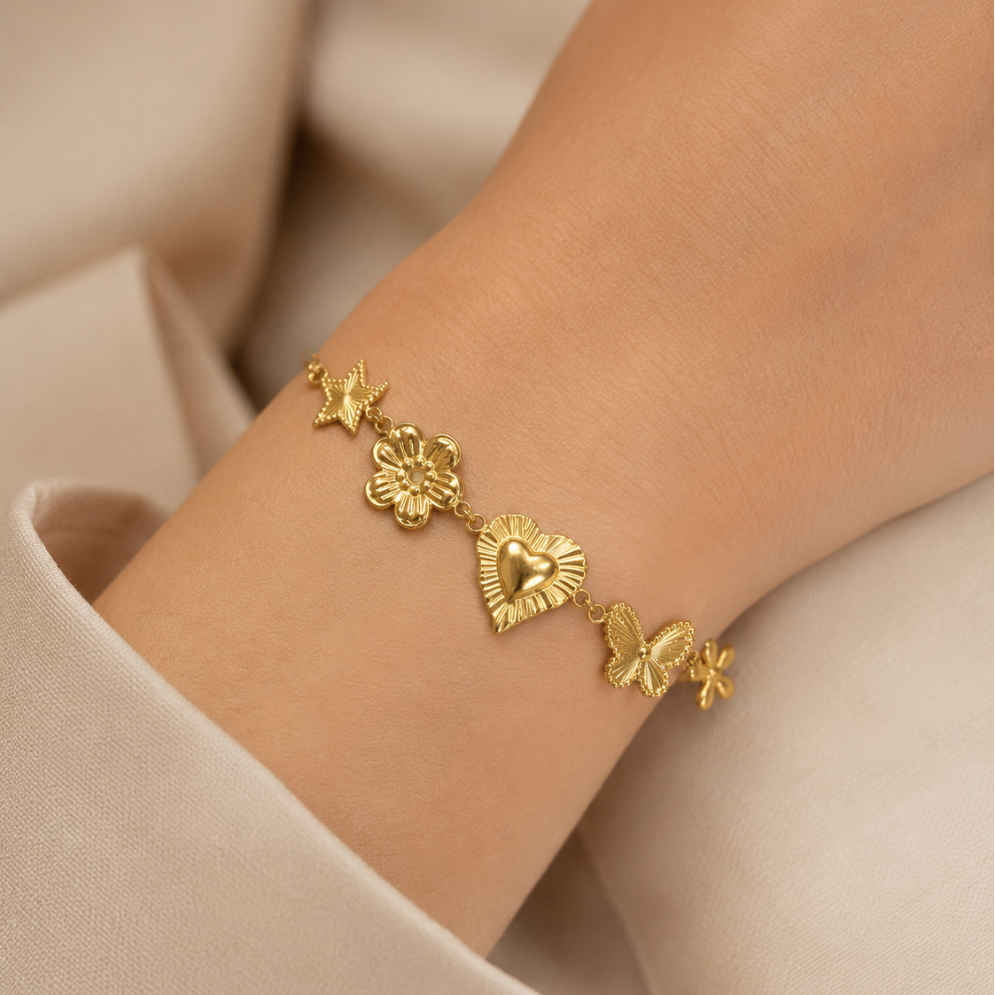 Golden Charm Armband – Stainless Steel