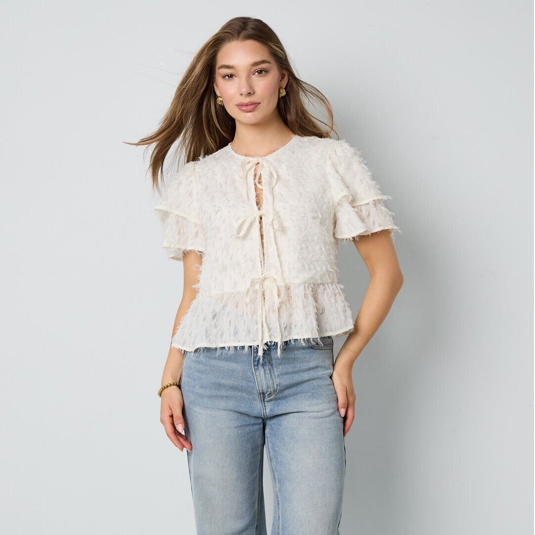 Ecru Blouse met Striksluiting en Ruches