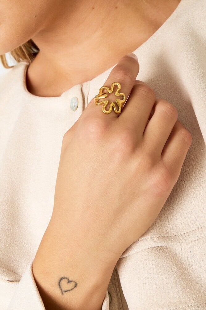 Fleura ring
