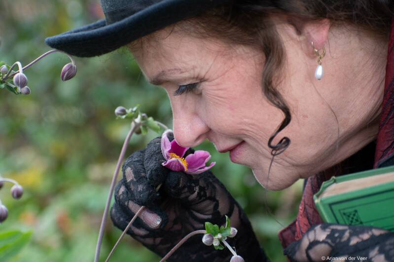Model, bloemen, hoofddorp