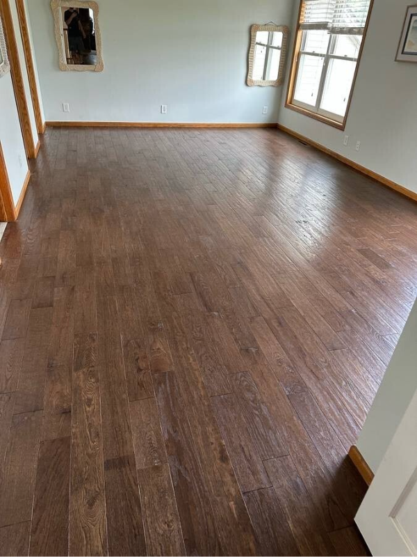 Prefinished red oak hardwood floor installed by Majestic Hardwood Floors in a living room at Mionneapolis