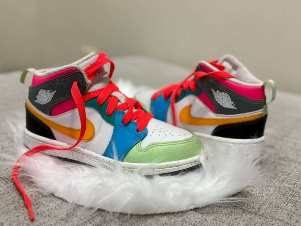 NIKE