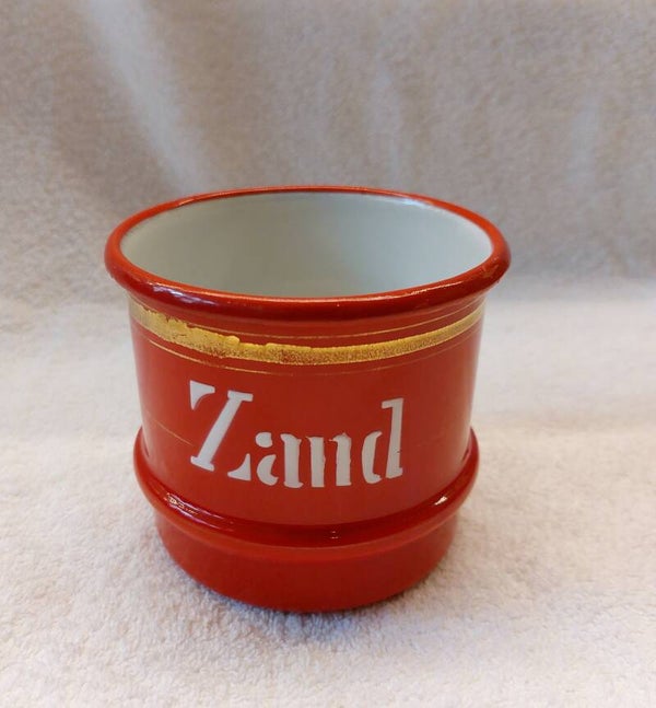 Oud 'zand' bakje rood met gouden bies
