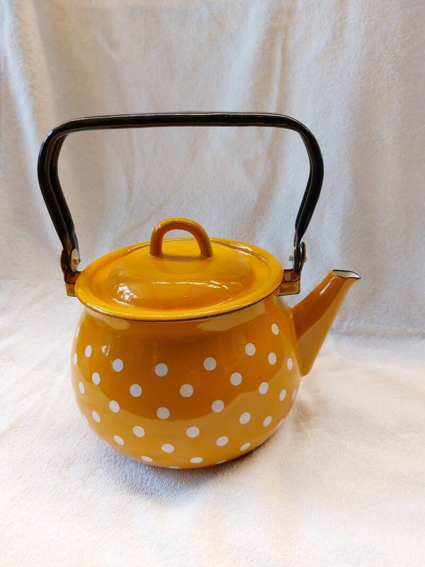 Emaille ketel mosterd geel met witte stippen