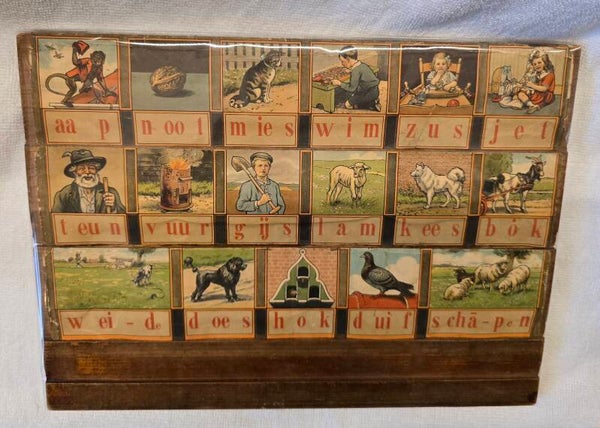 Oude aap, noot, mies leesplankje 1931