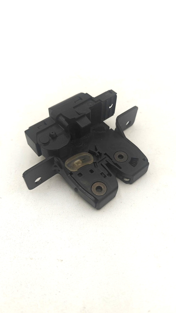 Renault Clio III Serrure de loquet coffre 8200947699