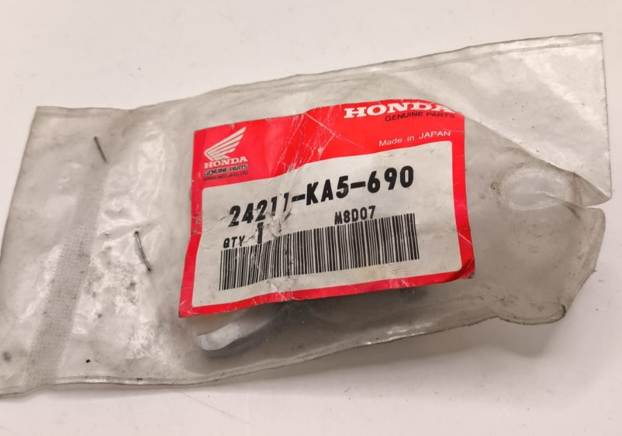 fourchette de boite de vitesse 5R pour HONDA 500 CR référence 24211-KA5-690