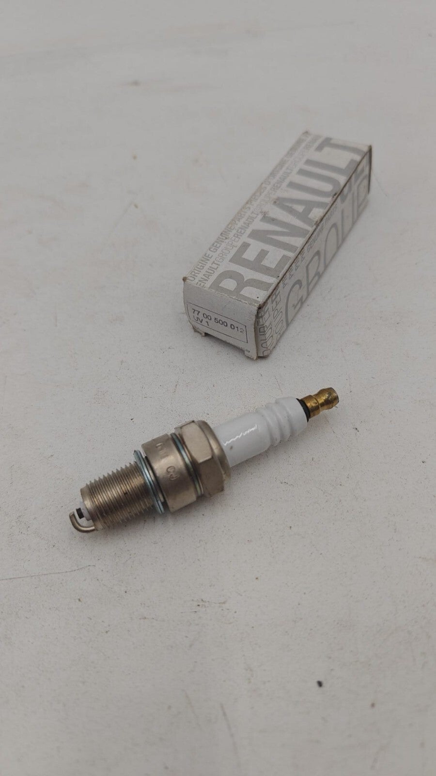 Bougie d'allumage RENAULT R5 R11 R12 R19 Twingo Clio Super 5 - OEM: 7700500012