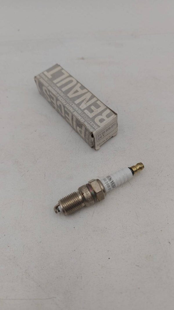 1 bougie d'allumage RENAULT Alpine A310 / R5 R21 R25 R30 - OEM: 7700500072