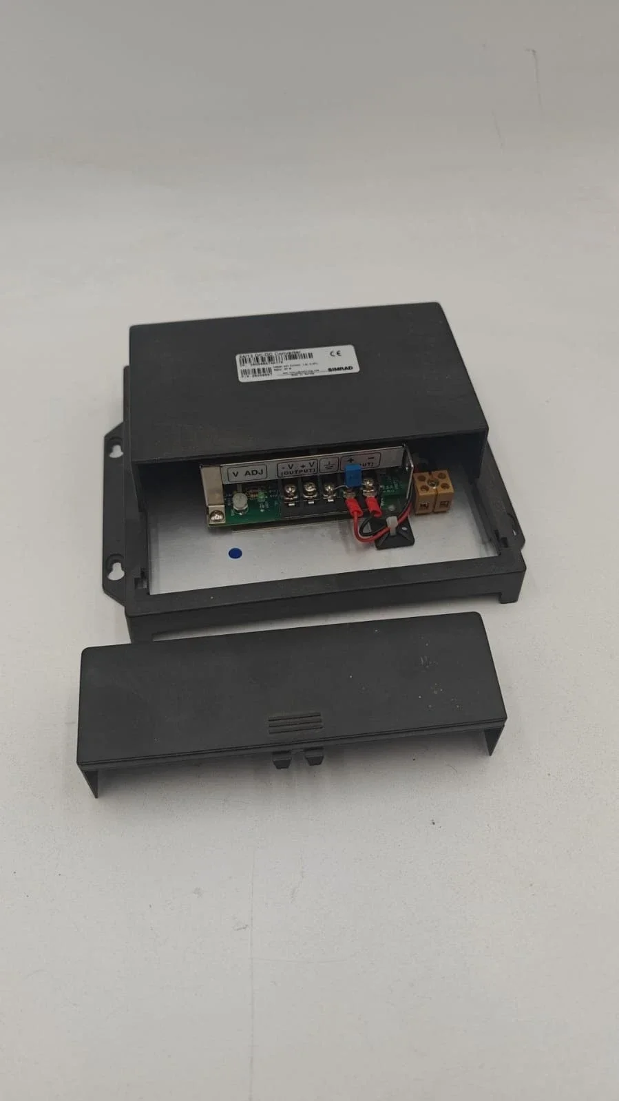 24/12 dc-dc converter Simrad pour pièces ou a réparer