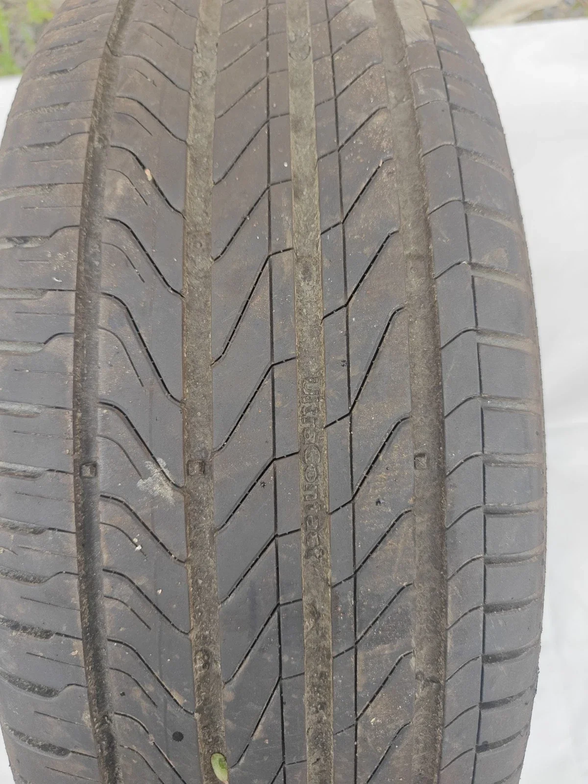 Pneu continental 215/60R16V Avec Emplâtre