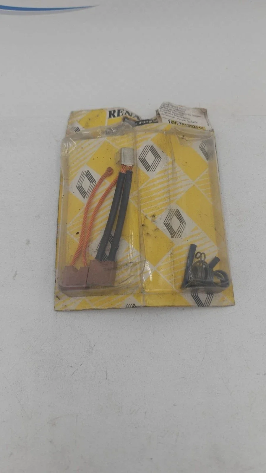 Paire de balais charbons de démarreur RENAULT R4 R5 R6 R18 RODEO 7701202546