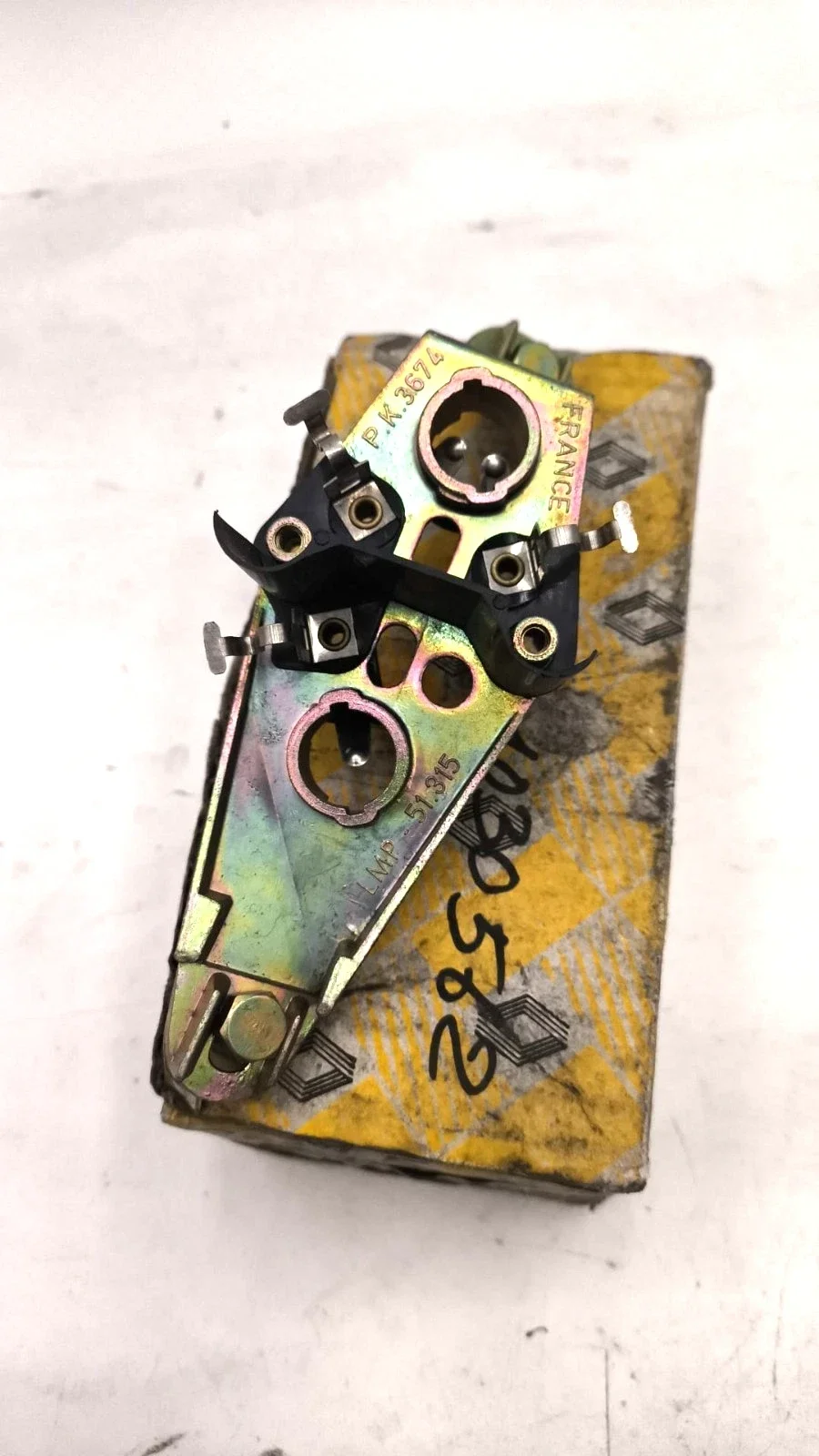 7701030562 -Renault 4 R4 platine de feux arrière droit