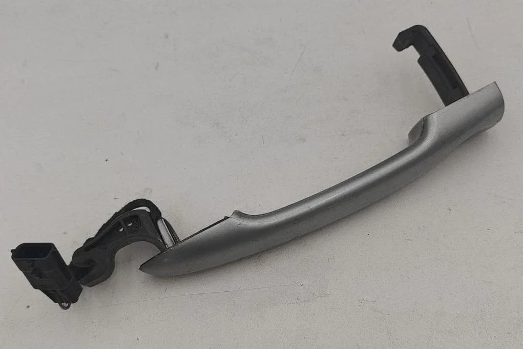 806060087R poignée extérieure avant droit RENAULT SCENIC 1.9 DCI 2009-2012