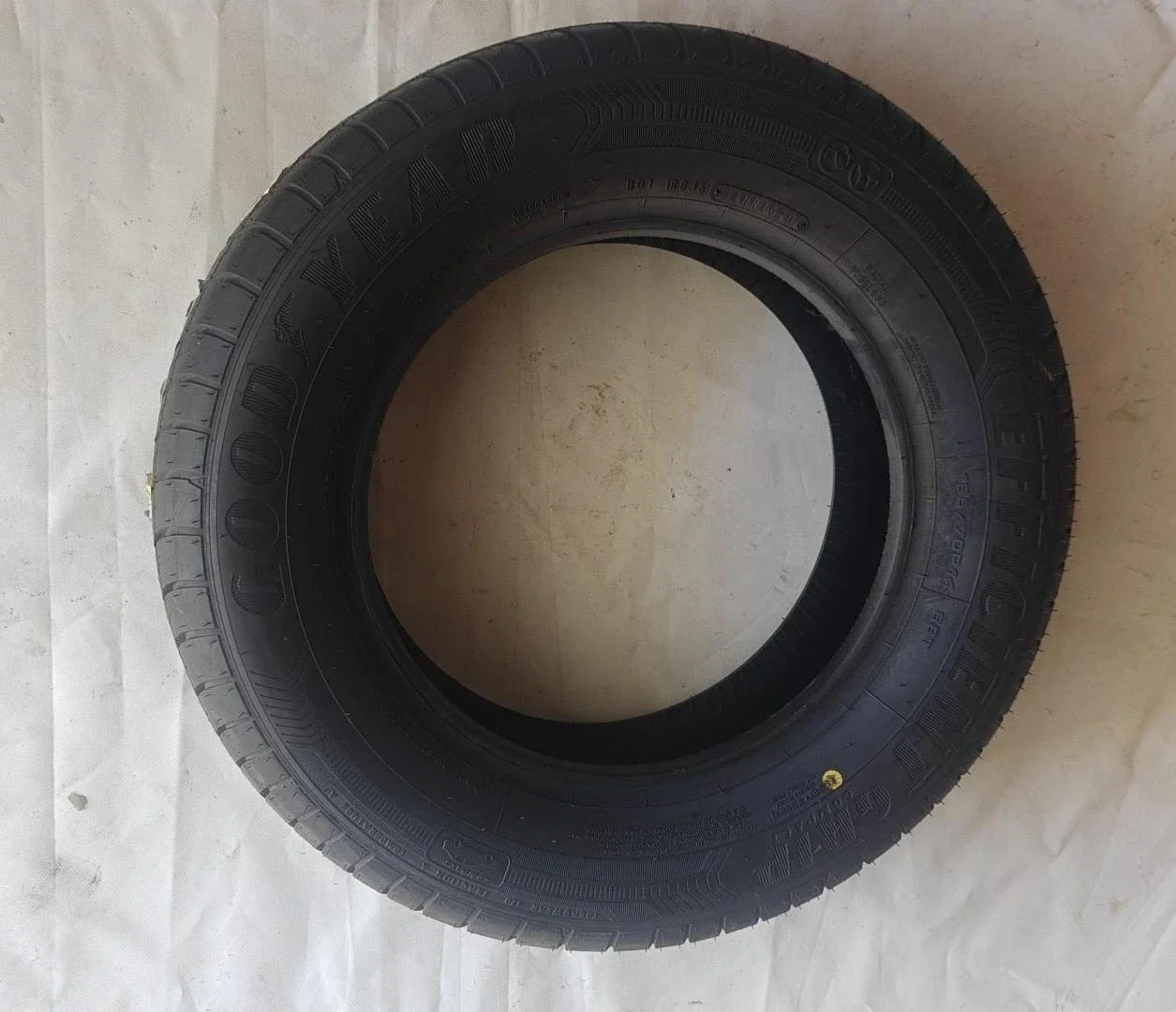 Pneu neuf 185/70R14 88T Good Year Efficient Grip Compact