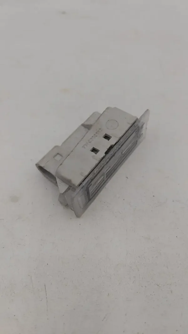 ECLAIREUR DE PLAQUEORIGINE RENAULT LAGUNA 2 II 7700796162