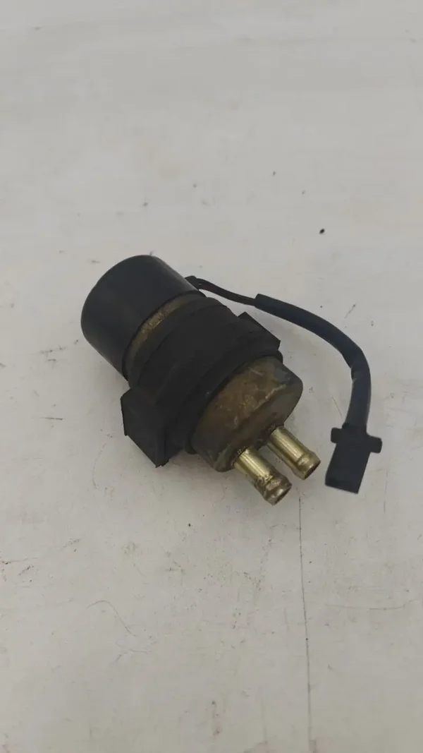 SUZUKI 750 GSXR W POMPE A ESSENCE