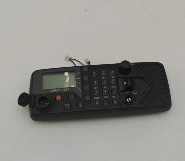 VHF Simrad RD68 pour pièces, sans partie arrière