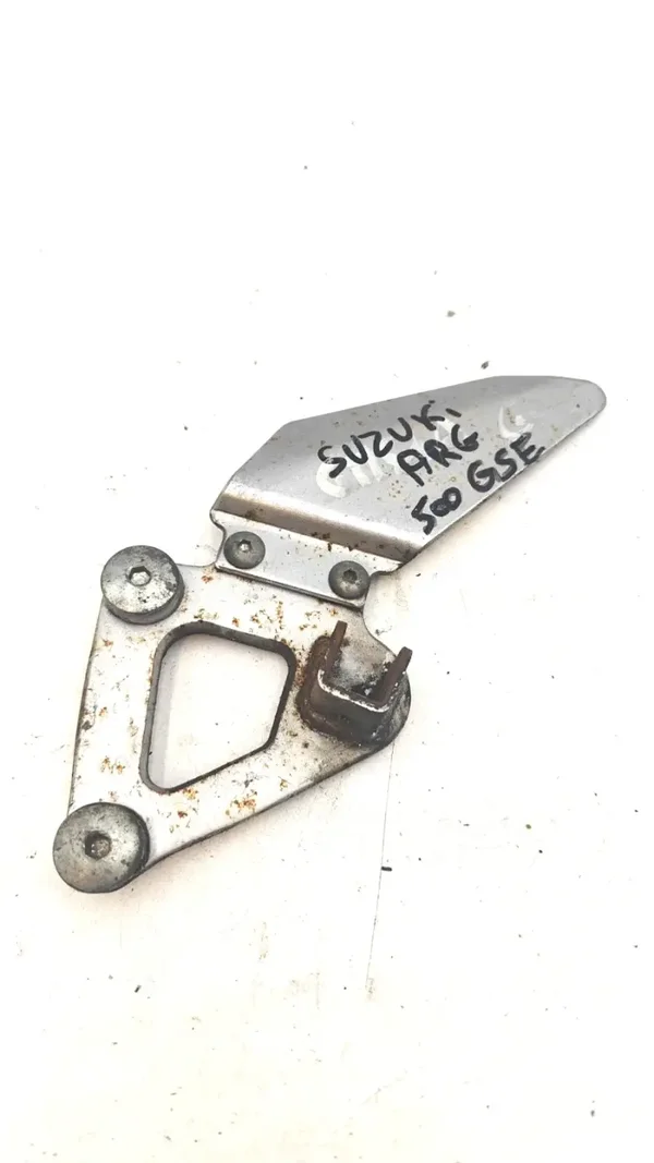 Platine repose pied arrière gauche Suzuki 500 GSE