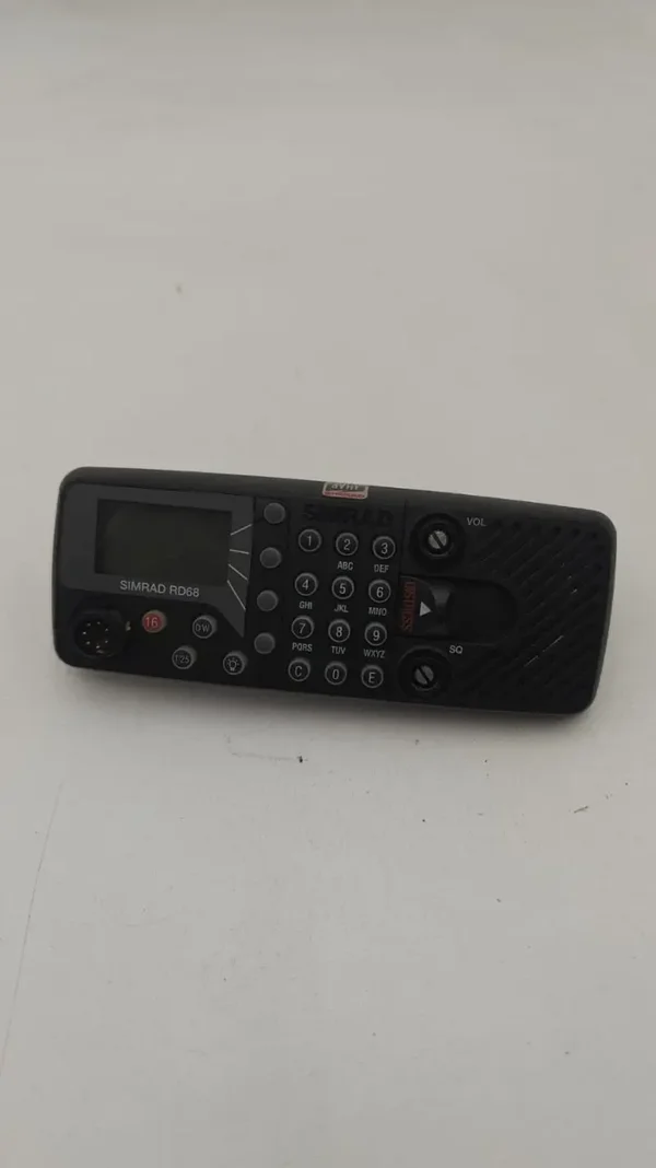 VHF Simrad RD68 pour pièces, sans partie arrière