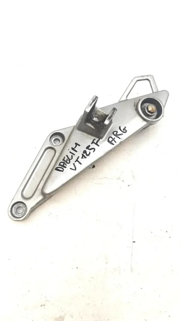 Platine Repose pied Daelim VT 125 arrière gauche