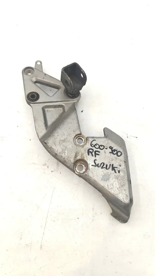 Platine repose pied Suzuki 600 - 900 RF