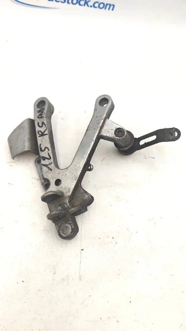 Platine repose pied avant droit Aprilia 125 RS