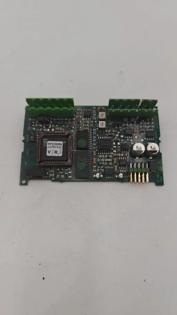 Simrad RFC35N - 22082275A non testé pour pièces