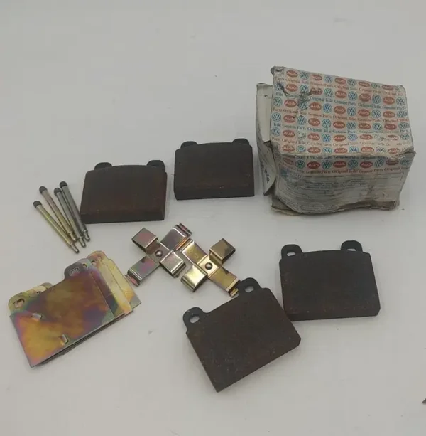 Plaquettes de frein pour VW TRANSPORTER ref 251698151D