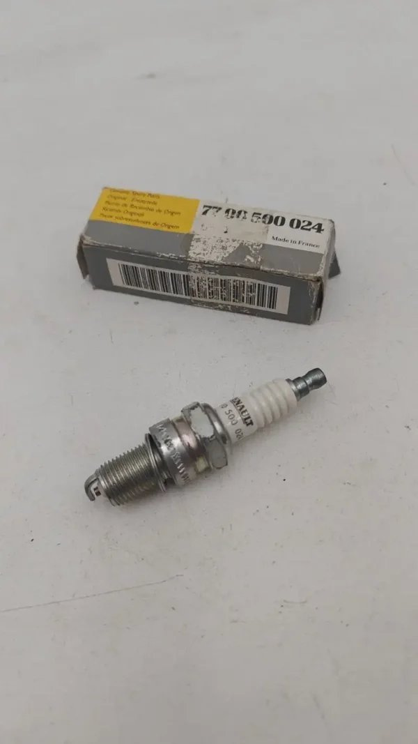 Bougie d'allumage RENAULT Alpine A310 / R5 Super 5 R15 R19 Clio -OEM: 7700500024