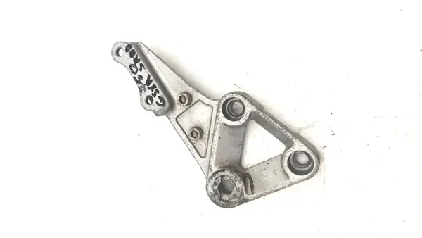 platine support repose pied avant droite 750 GSX-R srad