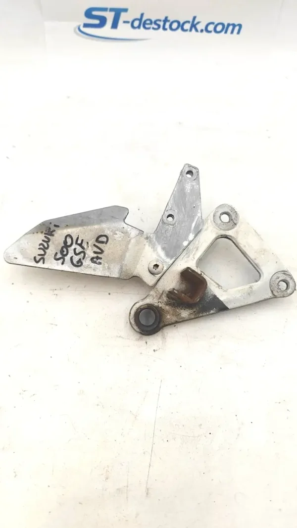 Platine repose pied avant droite Suzuki 500 GSE