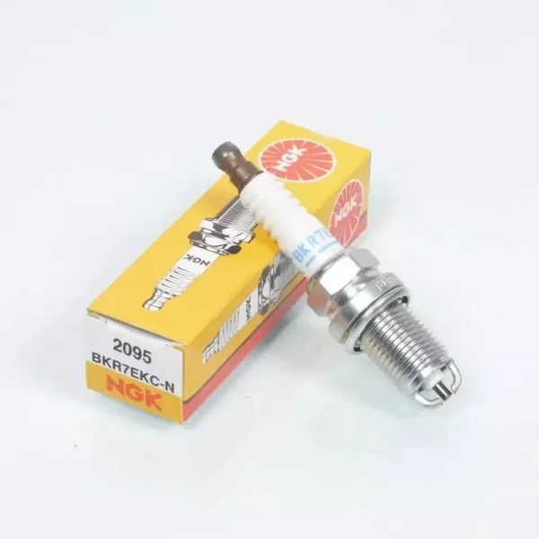 Bougie d'allumage NGK pour Moto BMW 850 R Rt 1996 à 2006 BKR7EKC-N
