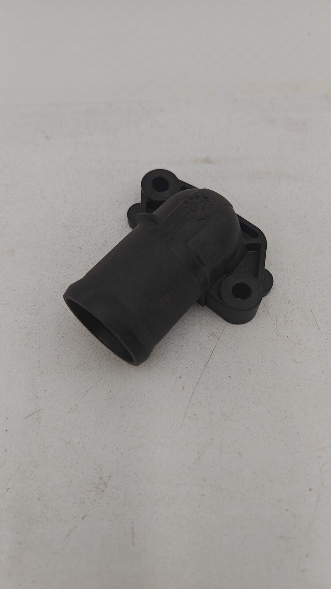 Pipe sortie pompe à eau Renault 8200702755 Clio Twingo Sandero Kangoo