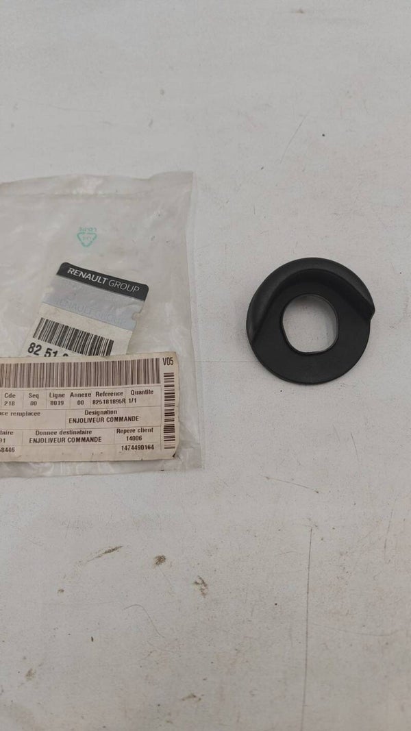 Enjoliveur de commande clip poignée interieur de hayon Renault 825181895r