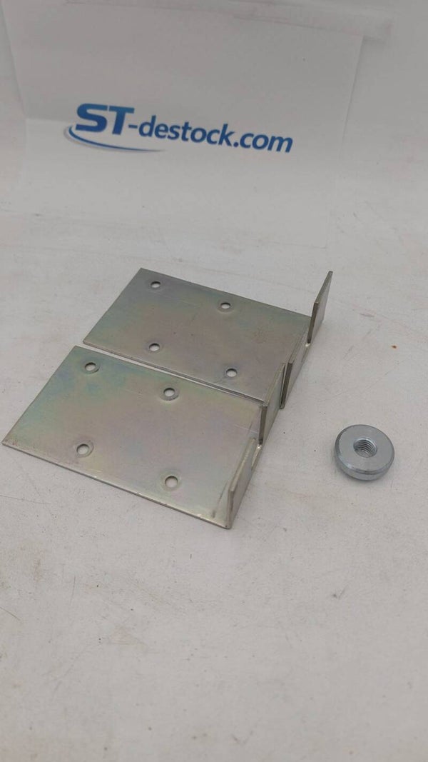 Chape réglable pour panneaux de 50 à 65 mm d’épaisseur. Capacité : 150 kg.