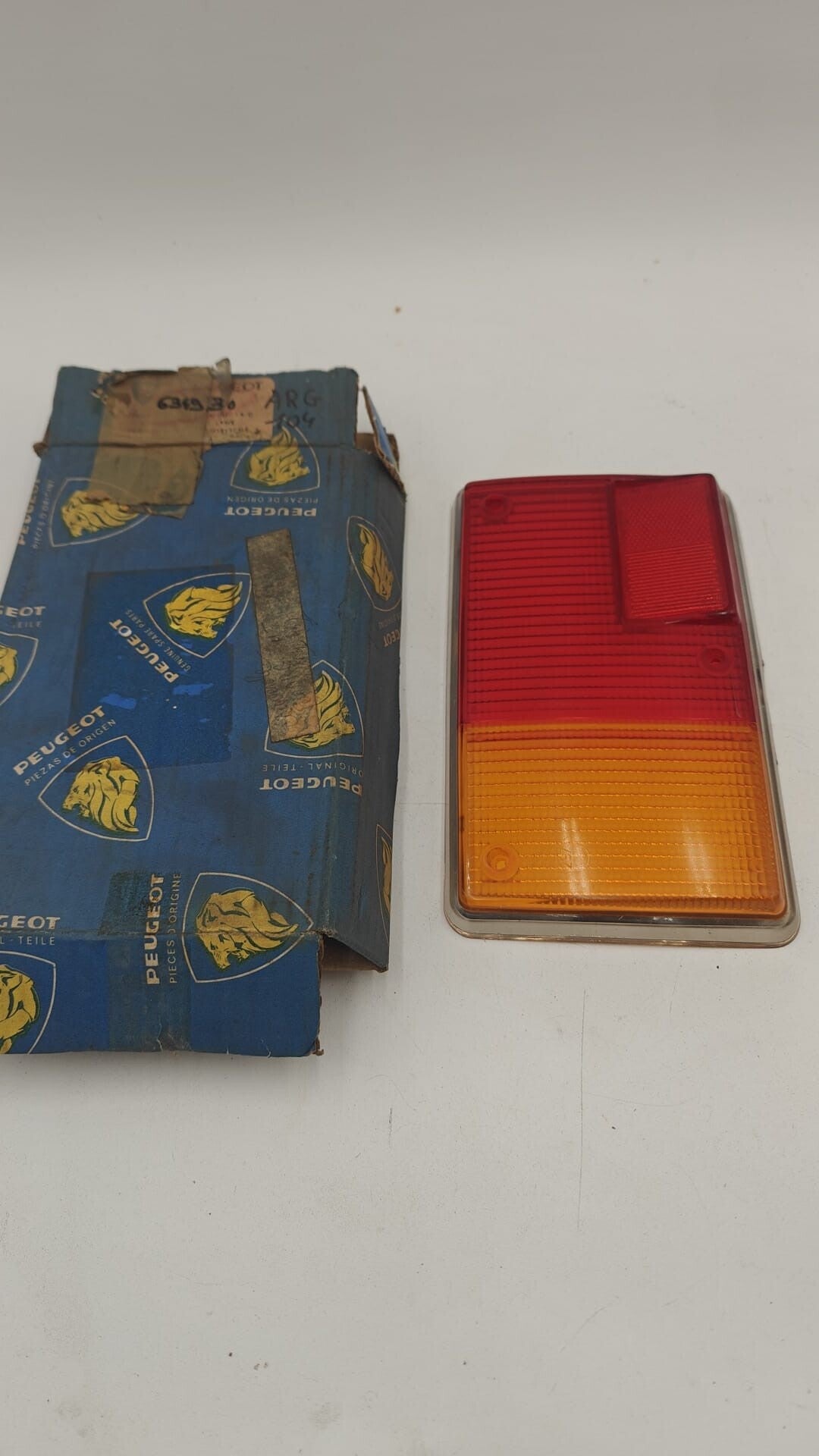 Feu arriere principal gauche (feux) PEUGEOT 104