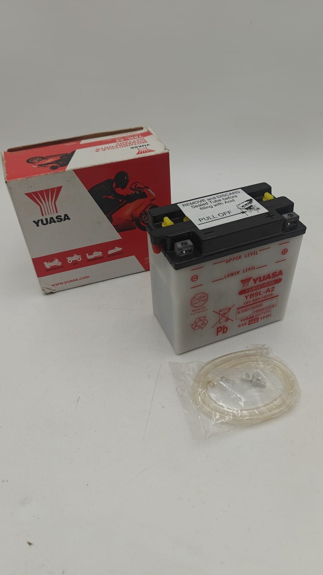YUASA YB9L-A2 Batterie vendu sans electrolyte