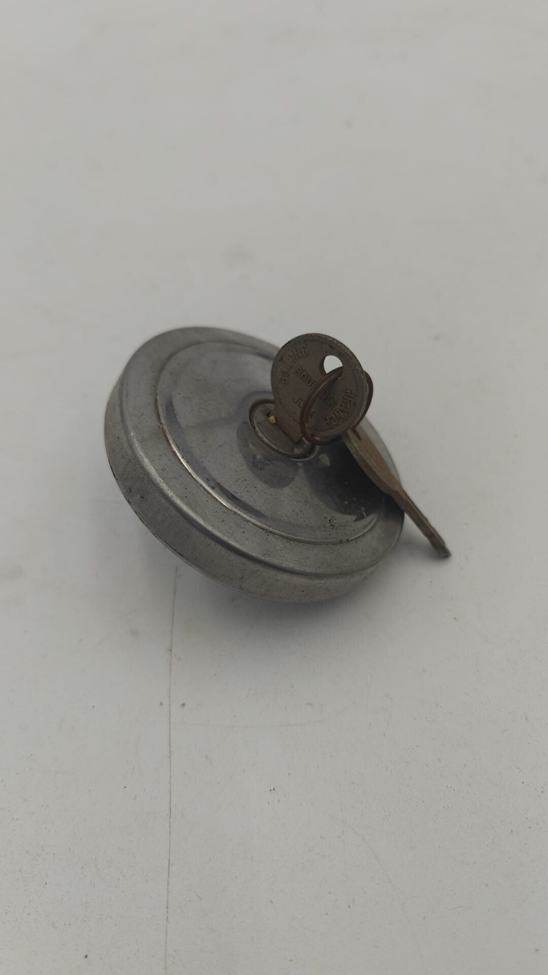 Bouchon de réservoir voiture ancienne