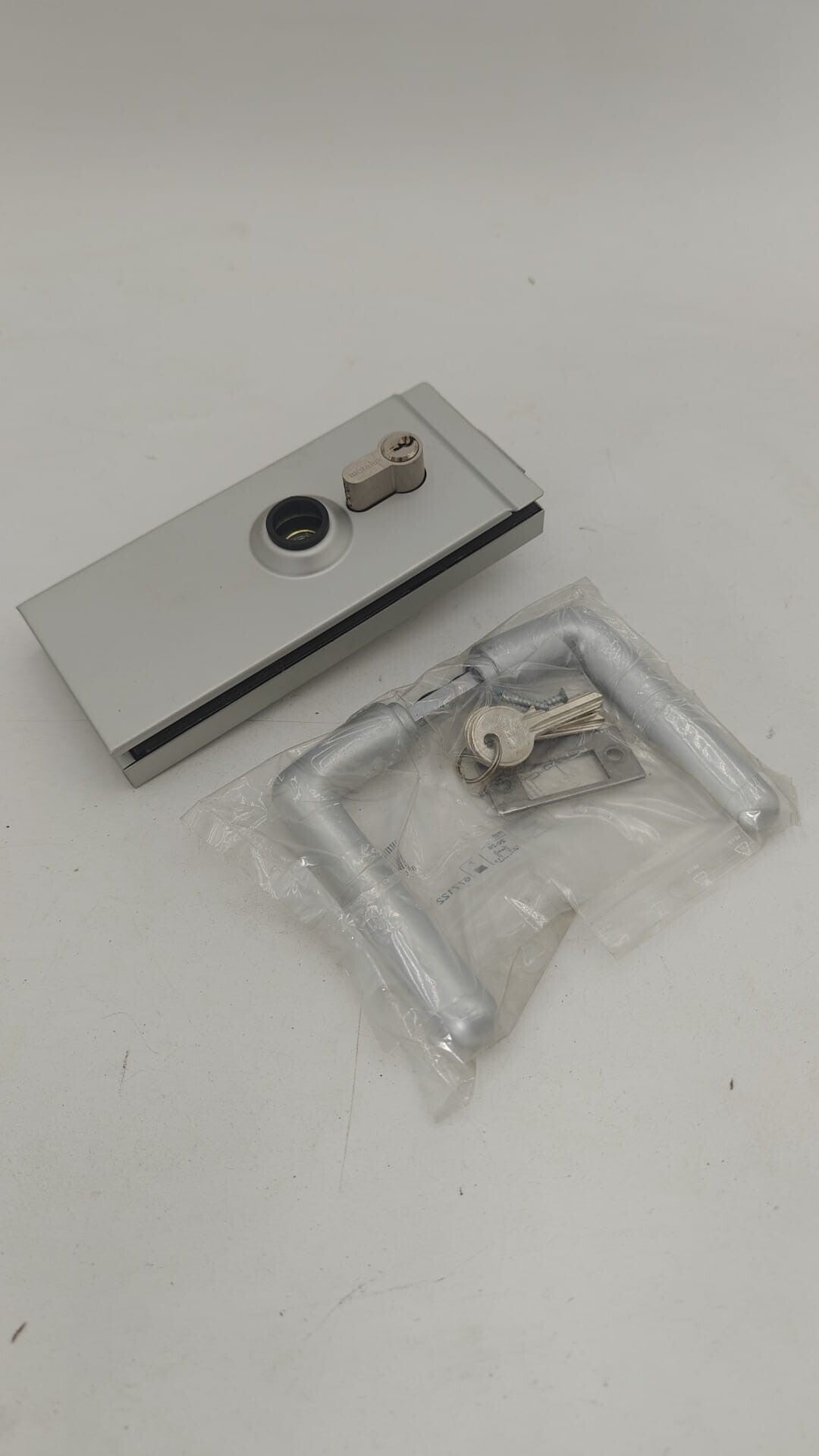 Metalux 8545 Serrure de milieu pour portes CLARIT - Pêne 1/2 tour condamnable à la clé