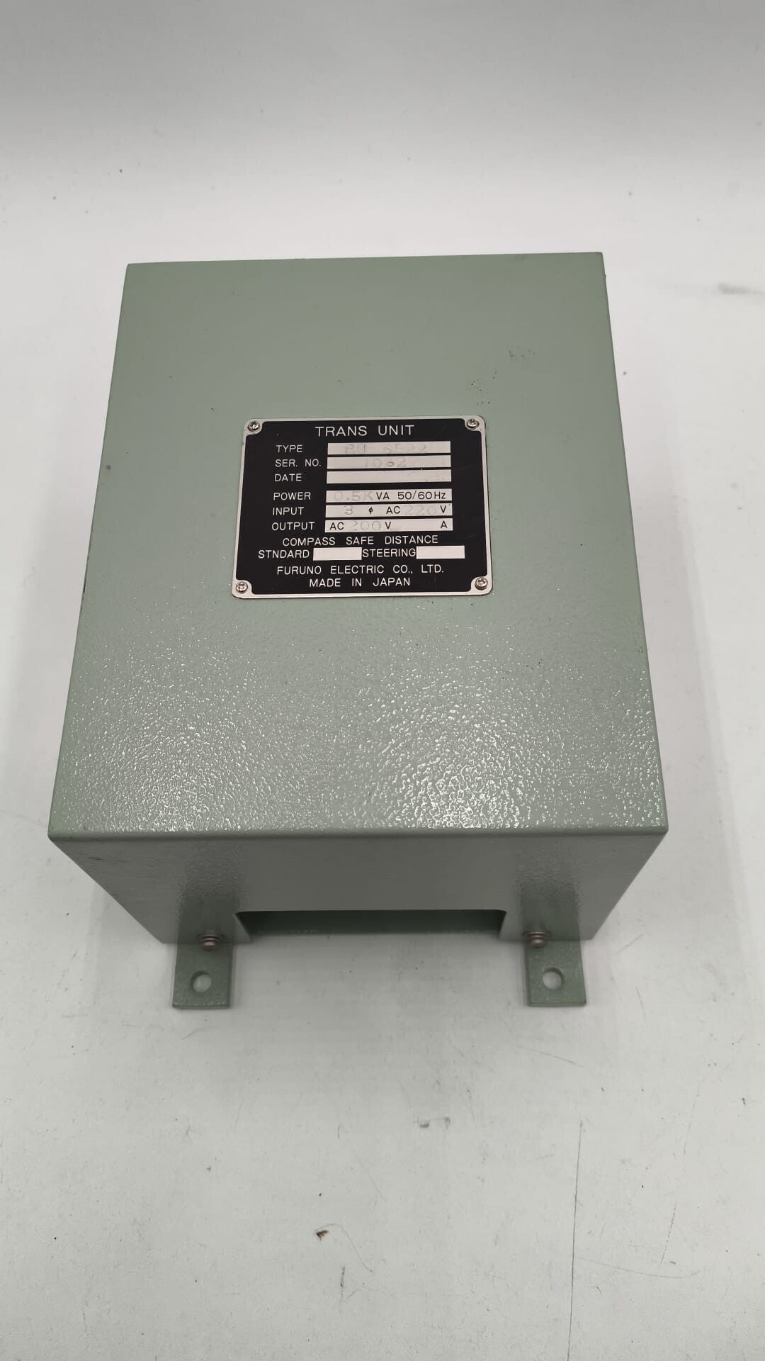 Transformateur abaisseur. Furuno Electric RU-6522