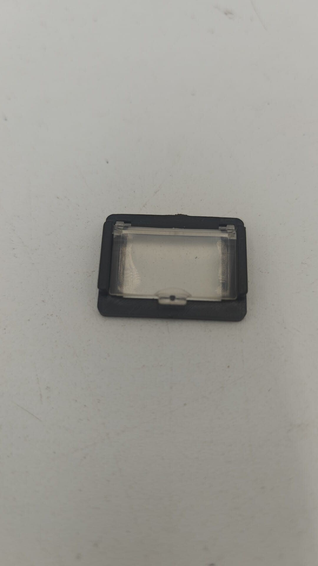 Cache bouton de détresse VHF Sailor RT2048